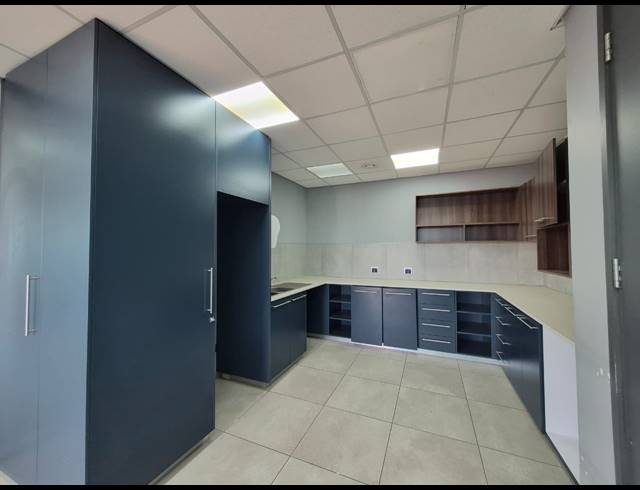 1,201M² OFFICE TO LET IN WAVERLEY